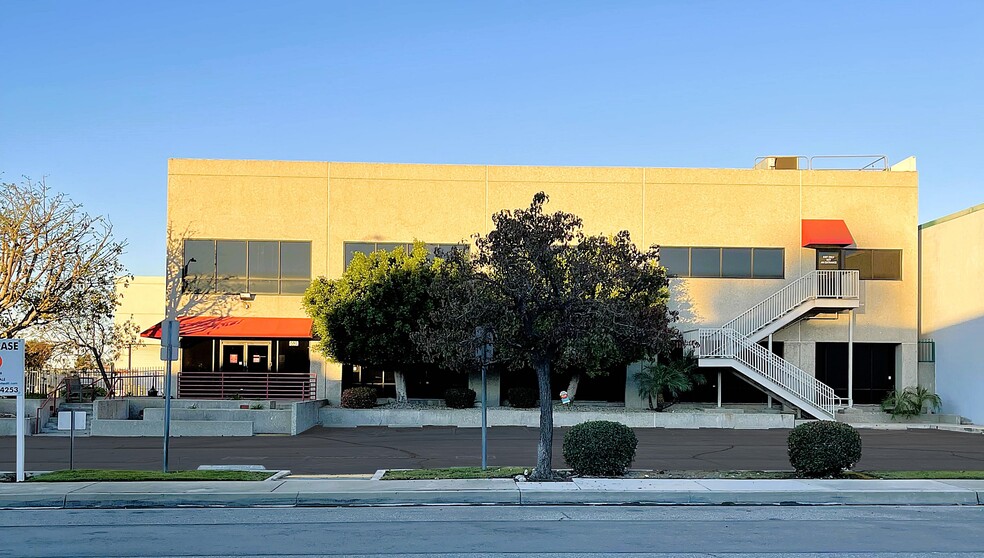 5539 Ayon Ave, Irwindale, CA en alquiler - Foto del edificio - Imagen 1 de 7