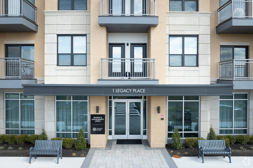 1 Legacy Pl, East Brunswick, NJ en alquiler - Foto del edificio - Imagen 3 de 5