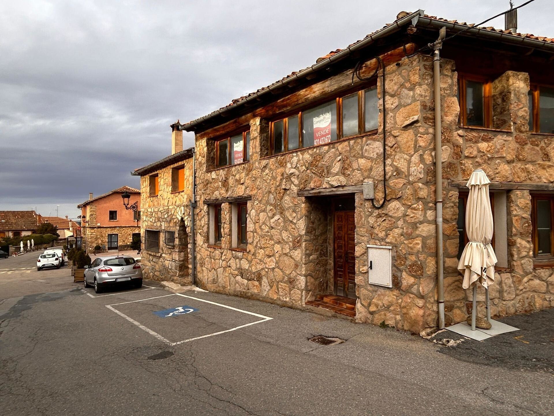 Hotel y hospedaje en Navafría, Segovia en venta Foto principal- Imagen 1 de 23