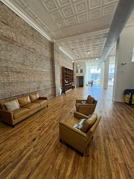 1729 McGee St, Kansas City, MO en venta - Foto del interior - Imagen 3 de 18