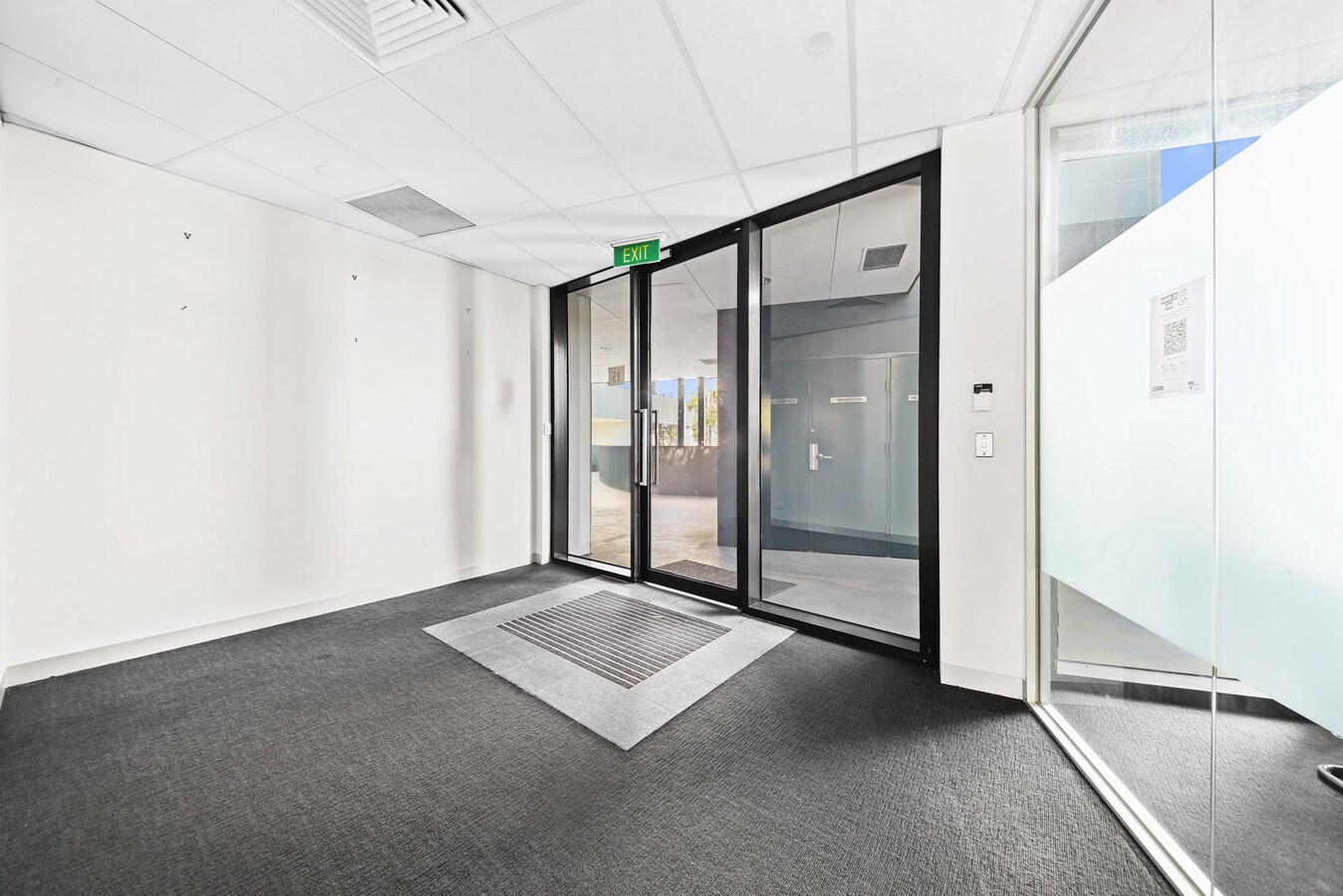202 Ferntree Gully Rd, Monash, VIC 3168 - Unidad 15 - - Foto del interior - Image 1 of 7