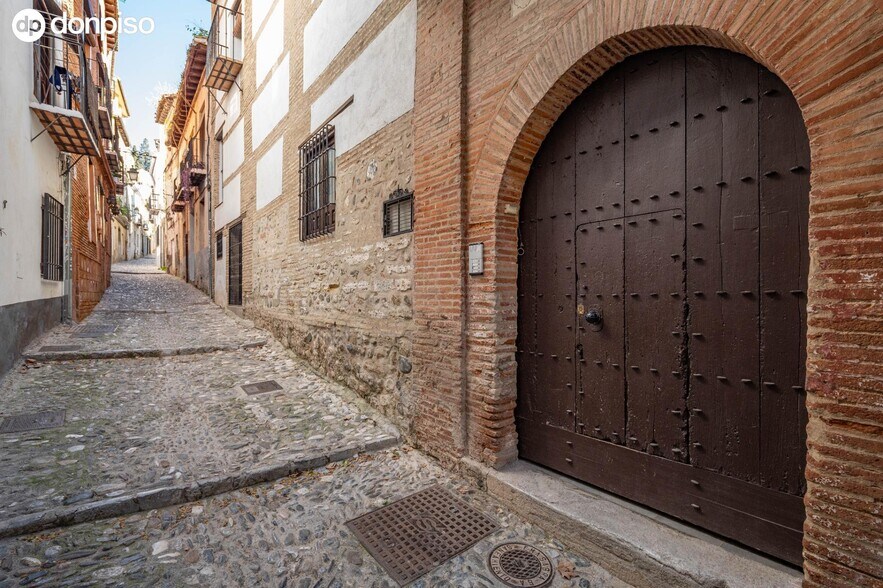 Calle Gumiel de San Pedro, 4, Granada, Granada en venta - Foto del edificio - Imagen 2 de 50