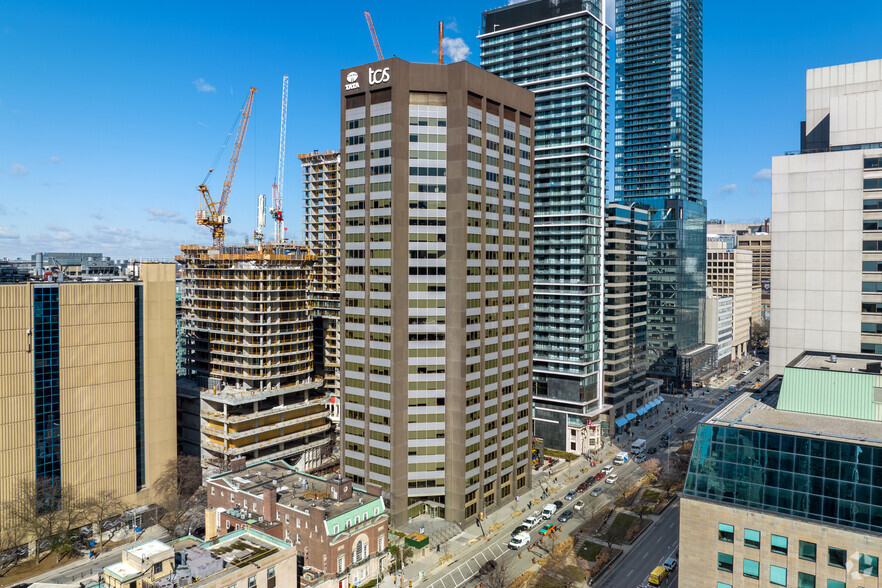 400 University Ave, Toronto, ON en alquiler - Foto principal - Imagen 1 de 5