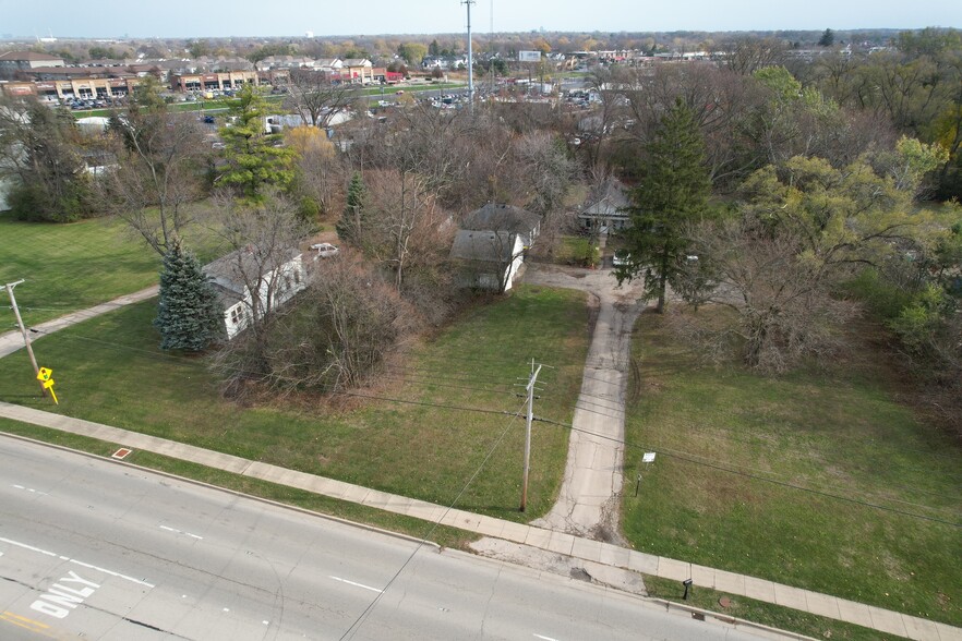 6N505 Gary Ave, Roselle, IL en venta - Foto del edificio - Imagen 3 de 4