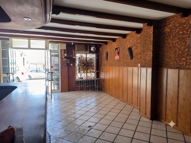 Más detalles de Calle Cristo de la Expiración, 1, Tocina - Local en venta