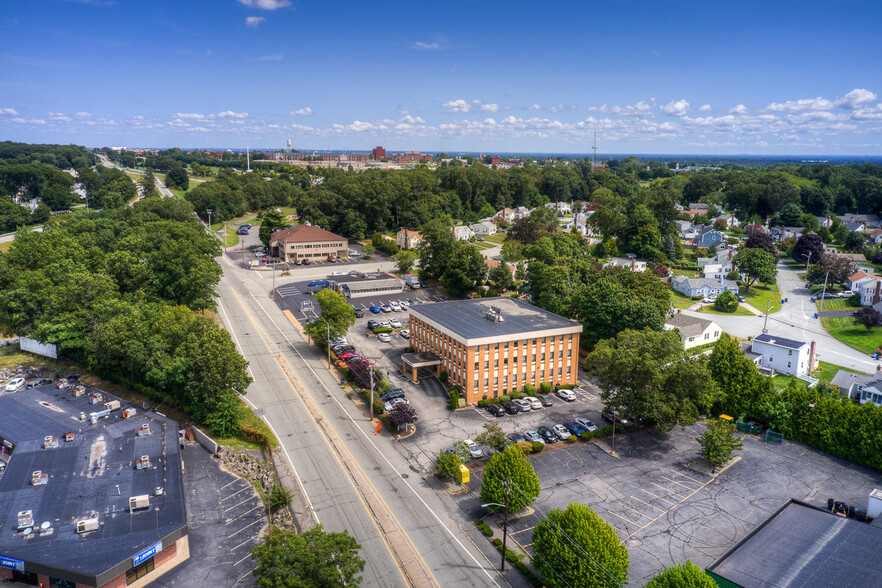 1150 New London Ave, Cranston, RI en alquiler - Foto del edificio - Imagen 2 de 20