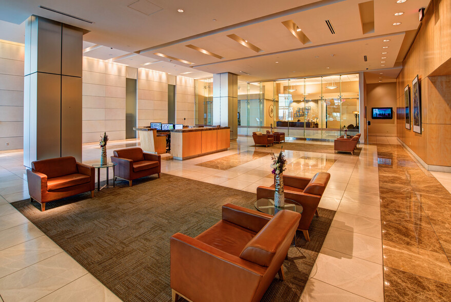 100 Throckmorton St, Fort Worth, TX en alquiler - Lobby - Imagen 2 de 10