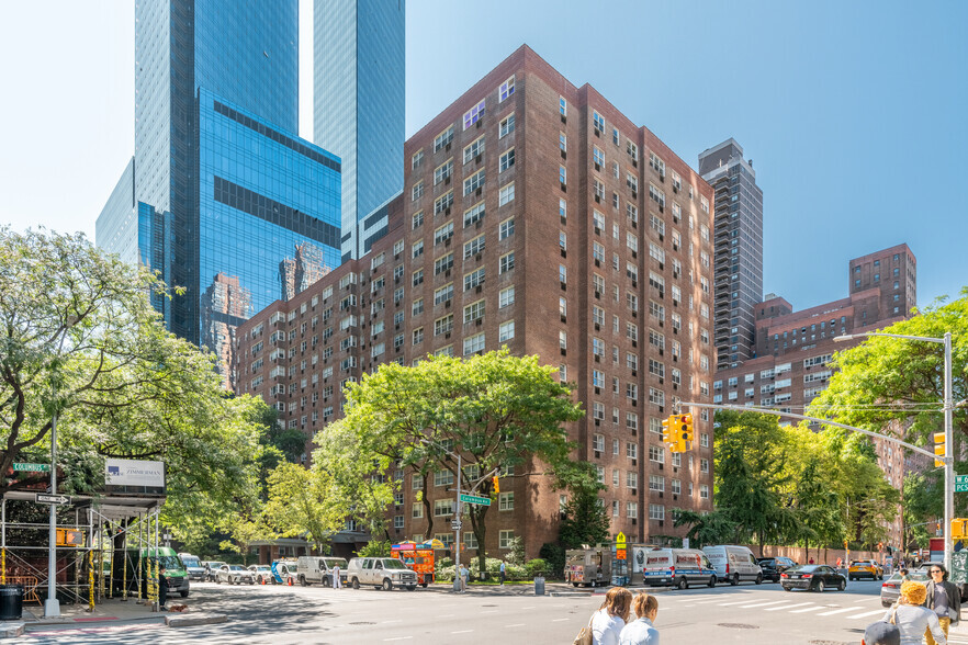 30 W 60th St, New York, NY en alquiler - Foto del edificio - Imagen 1 de 5