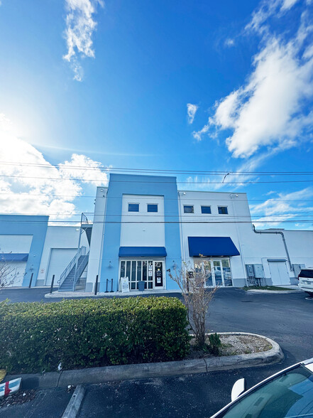 9000 NW 15th St, Doral, FL en alquiler - Foto del edificio - Imagen 2 de 4