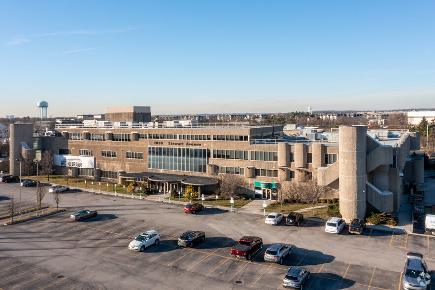 1000 Stewart Ave, Garden City, NY en alquiler - Foto del edificio - Imagen 2 de 7