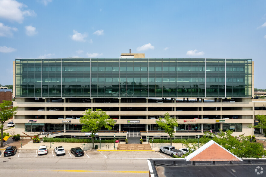 555 S Old Woodward Ave, Birmingham, MI en alquiler - Foto del edificio - Imagen 3 de 8