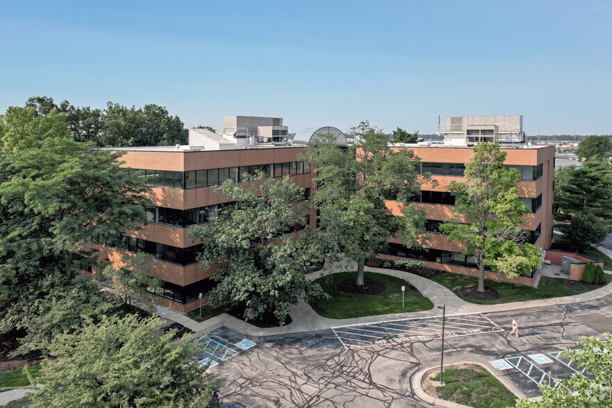 8720 Castle Creek Pky, Indianapolis, IN en alquiler - Foto del edificio - Imagen 1 de 11