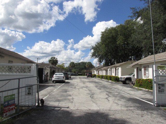 Main Street Downtown Kissimmee Gateway cartera de 3 inmuebles en venta en LoopNet.es - Foto del edificio - Imagen 3 de 7