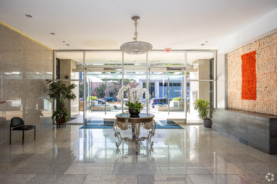 50 N La Cienega Blvd, Beverly Hills, CA en alquiler - Lobby - Imagen 3 de 63