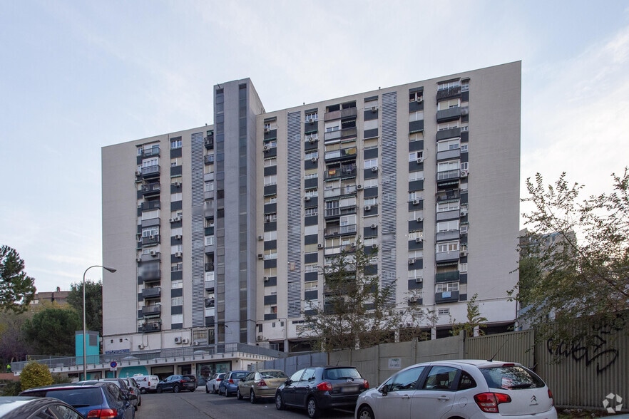 Calle del Camino de los Vinateros, 15, Madrid, Madrid en alquiler - Foto del edificio - Imagen 3 de 4