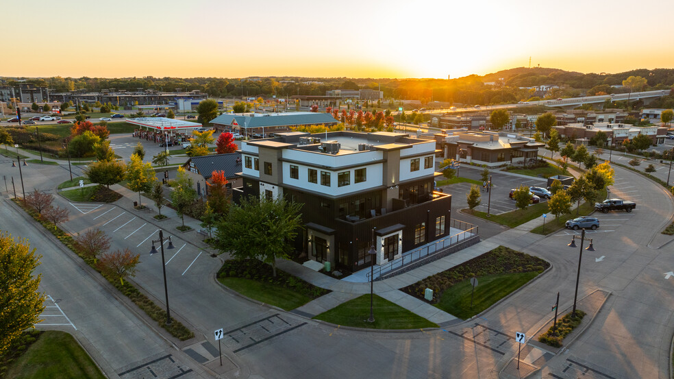 1481 Blazing Star Blvd, Altoona, WI en alquiler - Foto del edificio - Imagen 1 de 2