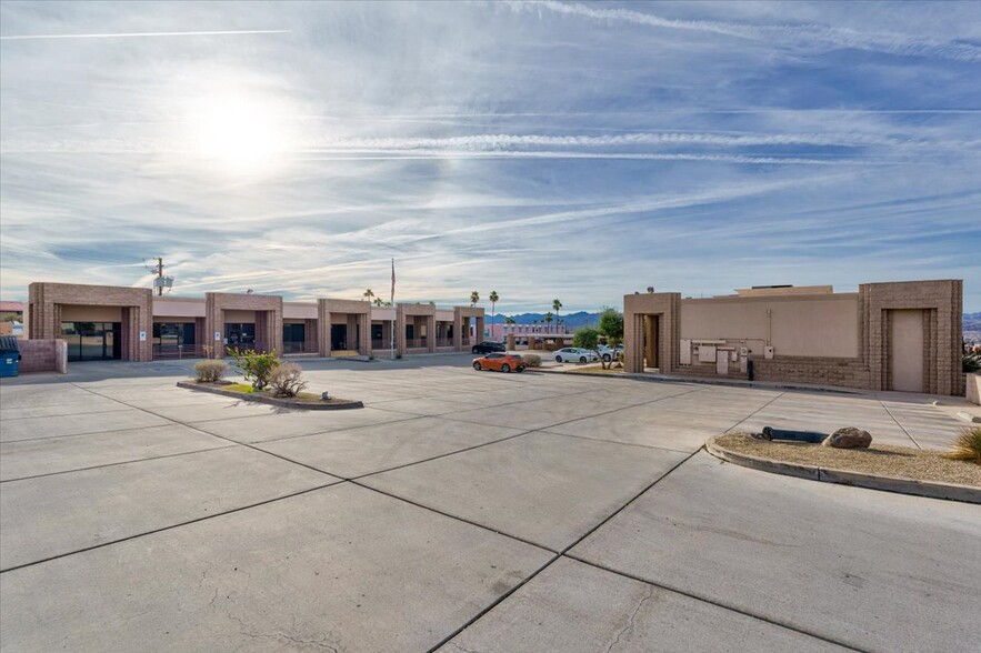 2035 Mesquite Ave, Lake Havasu City, AZ en alquiler - Foto del edificio - Imagen 3 de 37