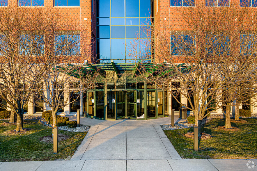 2810 Crossroads Dr, Madison, WI en alquiler - Foto del edificio - Imagen 3 de 5