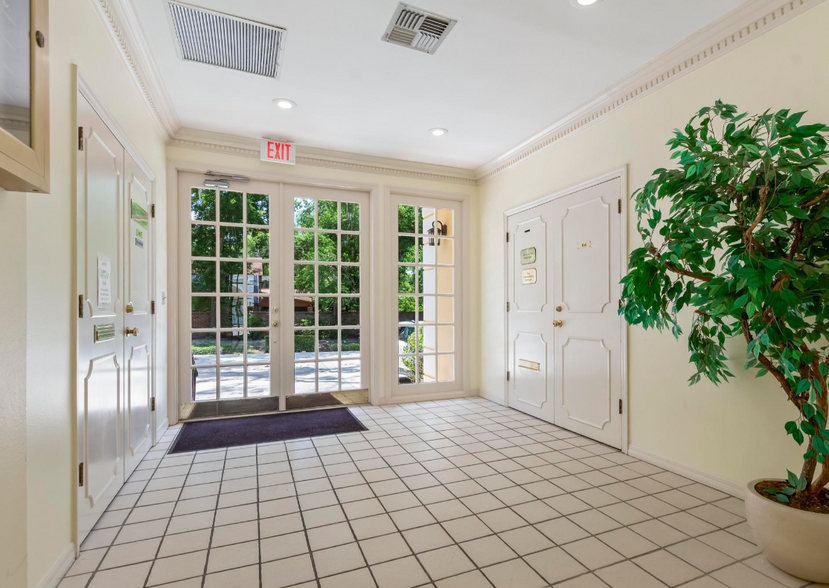 529 Versailles Dr, Maitland, FL en venta - Foto del edificio - Imagen 3 de 5