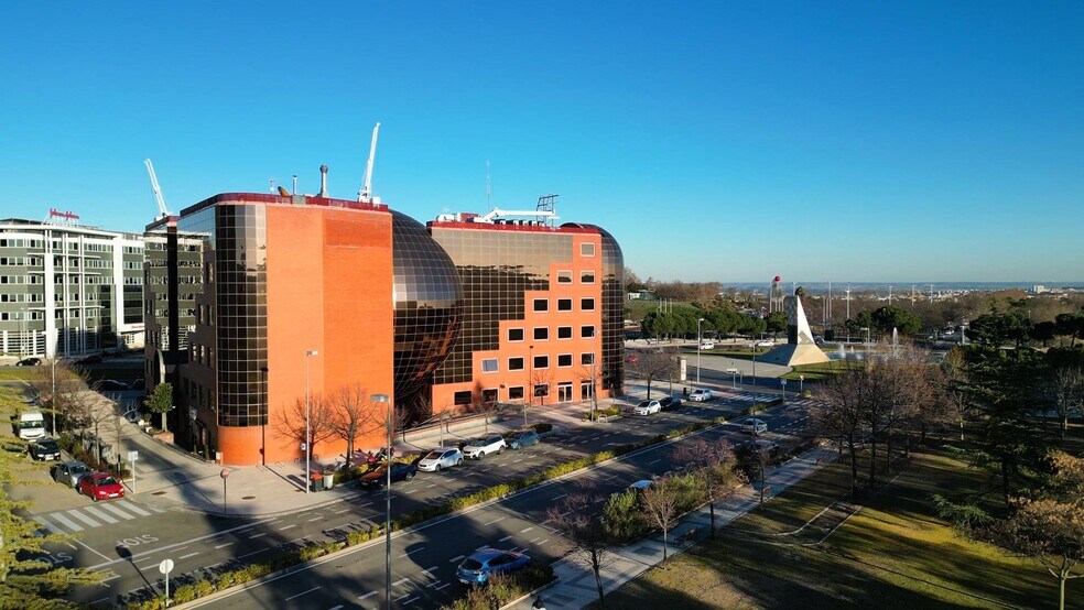 Paseo de las Doce Estrellas, 2, Madrid, Madrid en alquiler - Vídeo de anuncio comercial - Imagen 2 de 5