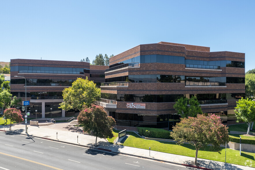 20750 Ventura Blvd, Woodland Hills, CA en alquiler - Foto del edificio - Imagen 2 de 6